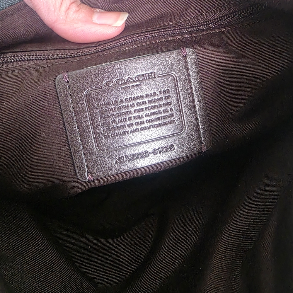 Coach Green Pebbled Leather Shoulder Bag with Adjustable Strap - Picture 4 of 4